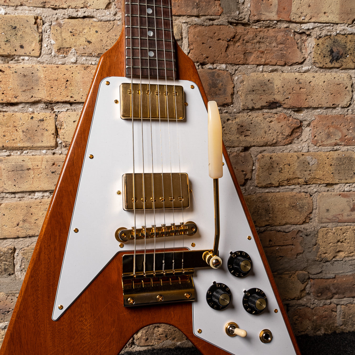 03.10.2023 Gibson Custom Shop Murphy Lab 1967 Flying V _CME Spec_ Heavy Antique Gold Top Filler Ultra Light Aged w_Maestro Vibrola FV67PSL17702-CME01836-3.jpg__PID:eb0d1972-db9c-4295-9c82-aed894aa85e3