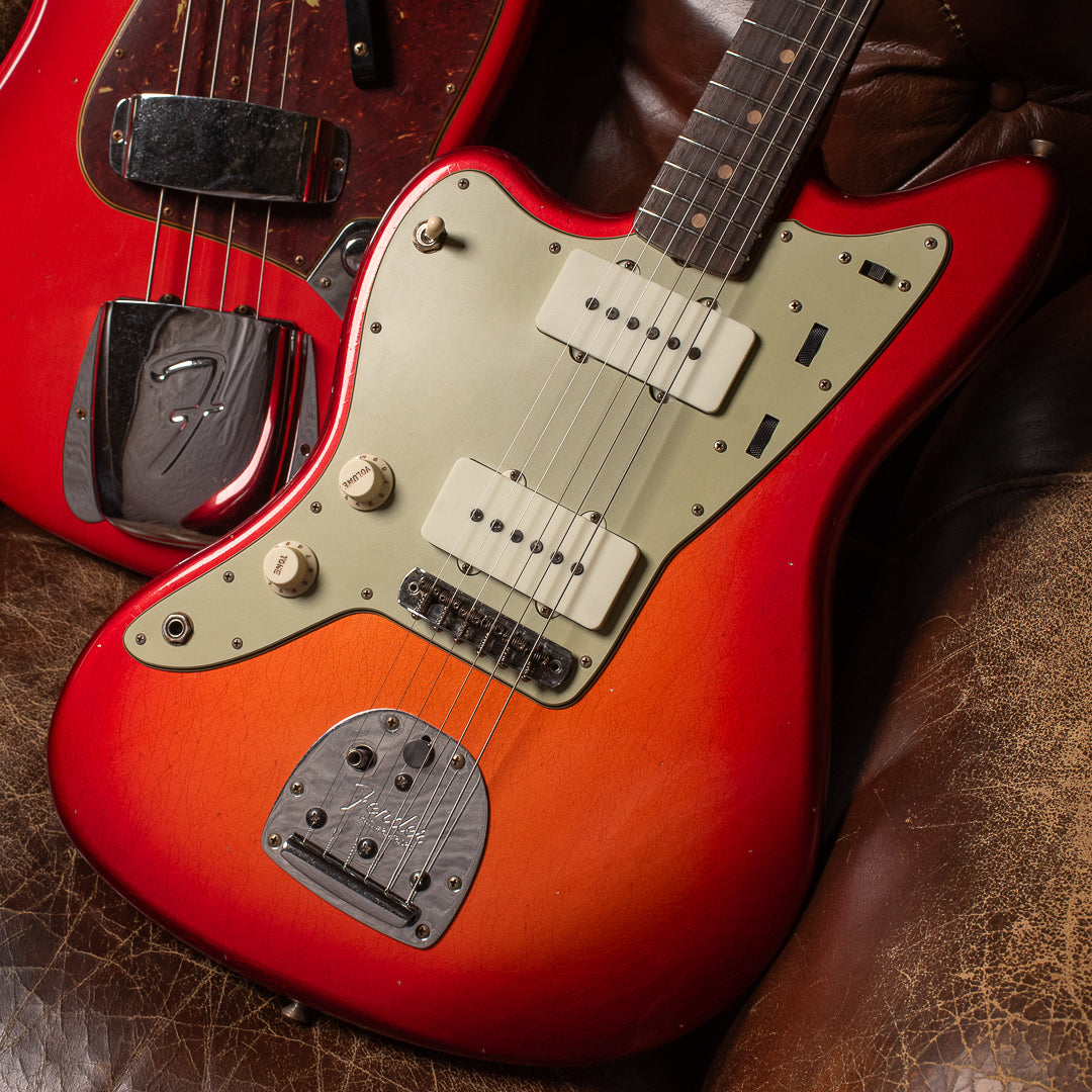 04.16.24 - Fender Custom Shop 1962 Jazzmaster _Chicago Special_ Candy Apple Red Burst - 9232001305-R136033-1.jpg__PID:d5b73534-07e4-47c2-bd45-0ccd3b1cac66